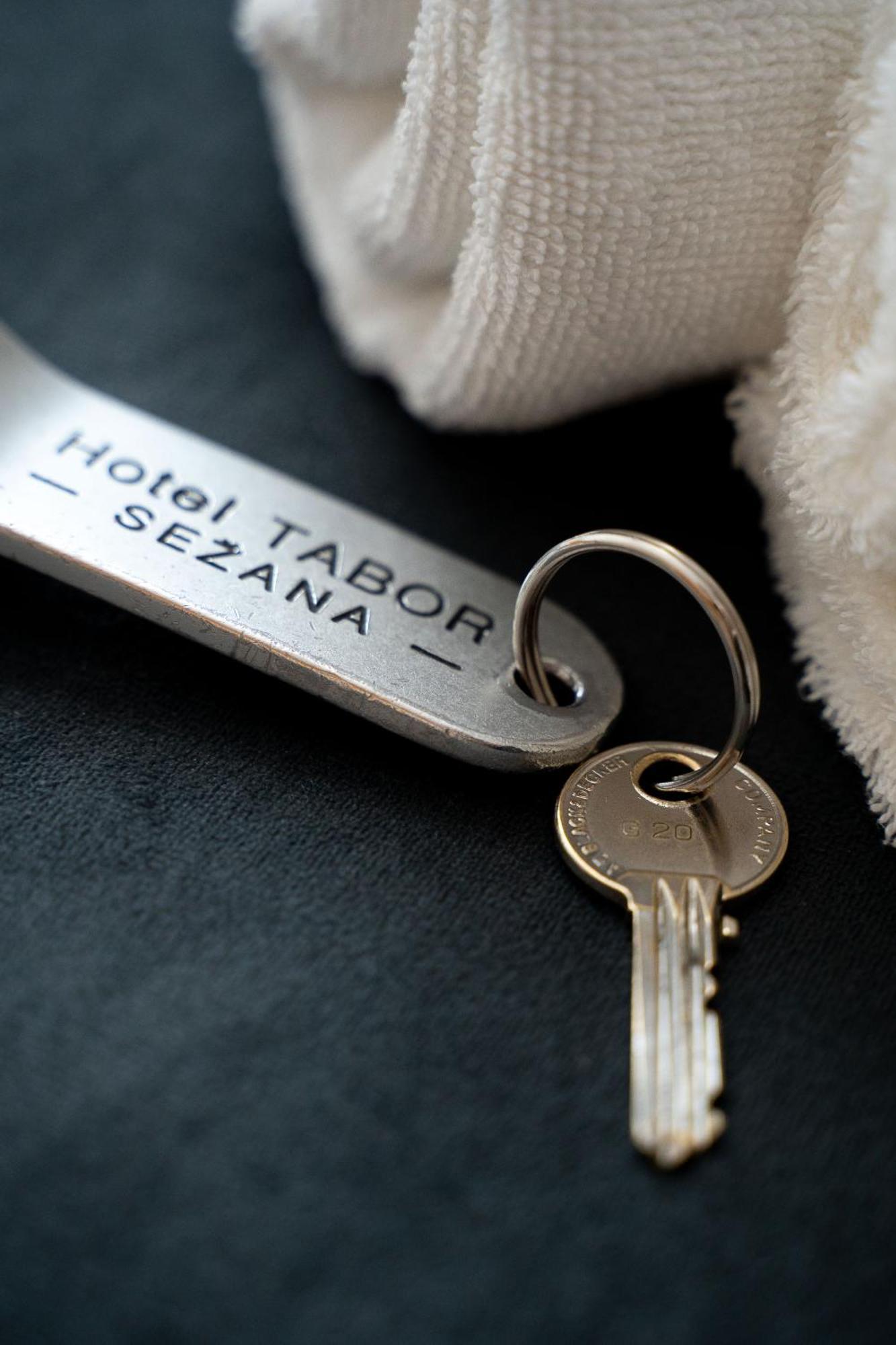 Hotel Tabor Сежана Екстер'єр фото